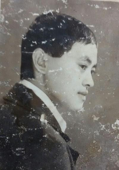 Nghệ sĩ Giang Còi sinh năm 1962, tại Hà Nội. Tên tuổi của ông gắn liền với series hài Gặp nhau cuối tuần.