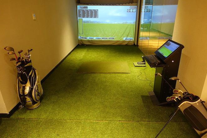 Tại đây, hành khách có thể giải trí bằng việc chơi game, chơi golf.