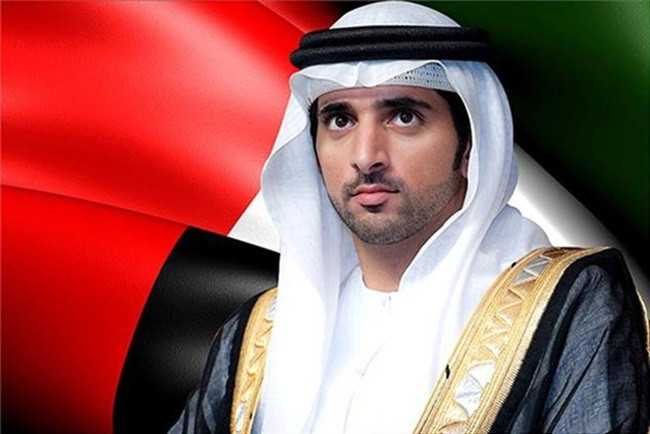 Thái tử Dubai tên đầy đủ Sheikh Hamdan bin Mohammed bin Rashid Al Maktoum hay được biết đến là Fizza. Sinh năm 1982, thái tử Sheikh Hamdan sở hữu gương mặt điển trai.