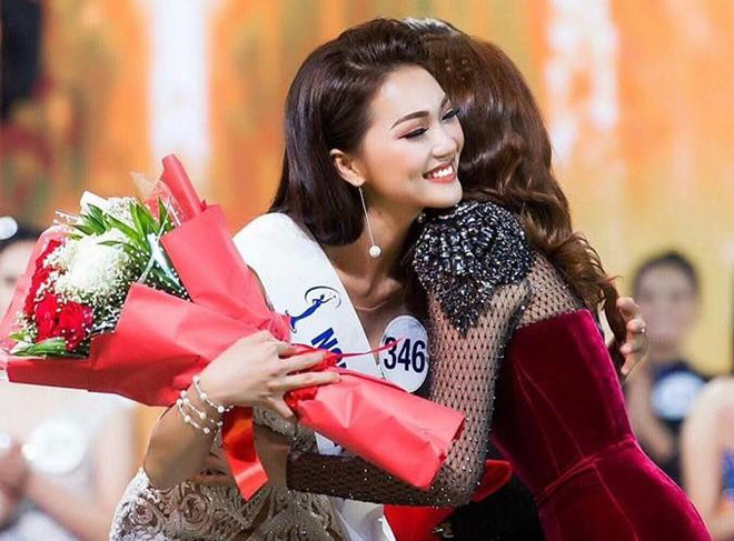 Nguyễn Ngọc Nữ (sinh năm 1994, Nghệ An) là cô gái được dân mạng biết đến với danh xưng "bạn gái tin đồn cầu thủ Văn Đức U23 Việt Nam". Ngoài ra, hot girl này còn được chú ý khi đạt giải Gương mặt đẹp nhất tại cuộc thi Hoa hậu Hoàn vũ Việt Nam 2017.