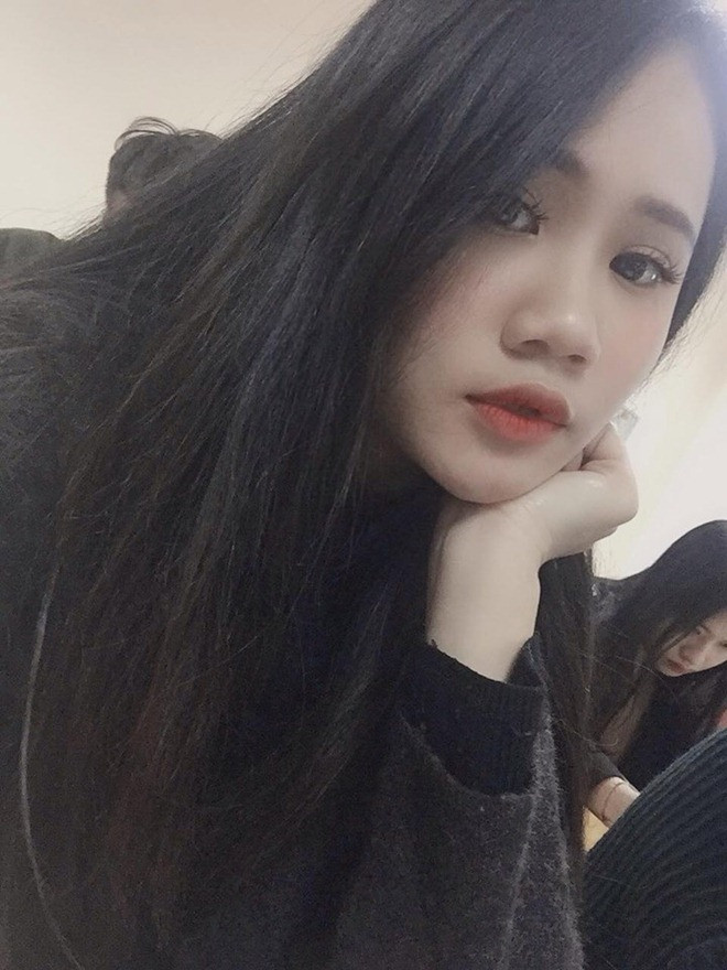 Trong bài phỏng vấn trước đó, Linh Nhi cũng chia sẻ, cô và ca sĩ Lam Trang rất hợp và thân thiết. Thậm chí, có những chuyện cô bé sinh viên năm nhất chỉ có thể tâm sự được với Lam Trang mà không thể nói được với bố.