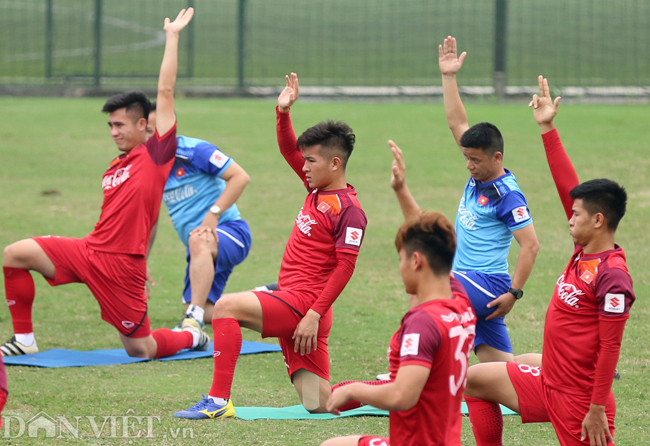Sự vắng mặt của tiền đạo Tiến Linh cũng là điều đáng tiếc, khi anh dính chấn thương và không kịp bình phục. Thay thế anh sẽ là Đức Chinh, Đinh Thanh Bình và Danh Trung.