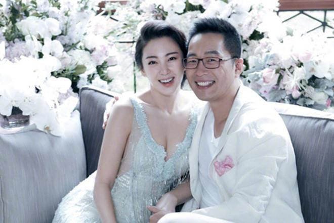 Sau khi ly hôn người chồng đầu tiên, nữ diễn viên kết hôn với doanh nhân Viên Ba Nguyên. Tuy nhiên, cuộc hôn nhân thứ hai này cũng kết thúc một cách chóng vánh sau hơn một năm chung sống. Viên Ba Nguyên cho biết anh từng bắt gặp Trương Vũ Kỳ qua đêm ở khách sạn với CEO Trương Tiền Hào. Chính vì vậy, anh đã quyết định chấm dứt quan hệ vợ chồng với Trương Vũ Kỳ.
