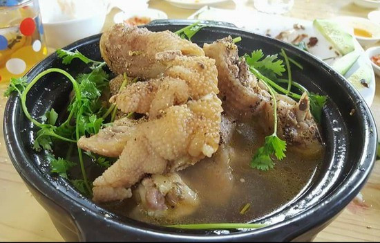 Gà Đông Tảo giá cả chục triệu đồng/con được nhiều đại gia mạnh tay chi tiền để thể hiện đẳng cấp của mình.