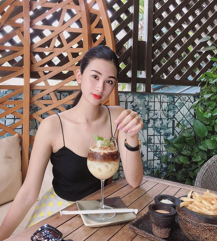Bên cạnh làm mẫu, nữ thí sinh còn kinh doanh mỹ phẩm. Anh Thư là gương mặt được quan tâm nhiều trong cuộc thi Miss World Vietnam năm nay.
