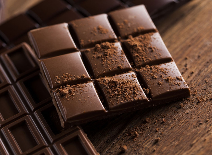 Chocolate: Sau thực phẩm có đường và các sản phẩm từ sữa thì ăn chocolate trước khi ngủ cũng là một trong những nguyên nhân gây ra những cơn ác mộng. Thành phần của chocolate có chứa nhiều caffeine và đường, nếu ăn thực phẩm này sẽ làm bạn khó chìm vào giấc ngủ sâu, từ đó gây ra những cơn ác mộng không mong muốn. (Ảnh: JBH)