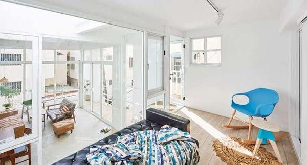 Tầng 3 là không gian nghỉ ngơi được lắp đặt kính cách âm yên tĩnh, được trang bị màn cửa che nắng khi cần thiết.
