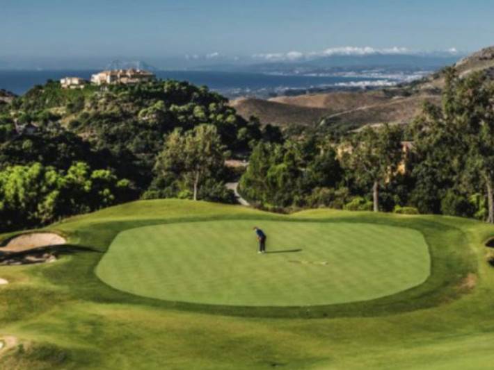 Ngoài 2 sân golf riêng, khu nhà giàu La Zagaleta còn có nhiều sân tennis, bóng bàn và hai khu trung tâm giao lưu xã hội. (Ảnh: Business Insdier)