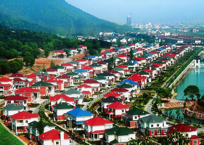 Sự giàu có của làng Hoa Tây được thể hiện ở những công trình xây dựng hoành tráng, biệt thự mọc san sát. (Nguồn ảnh: Getty Image)