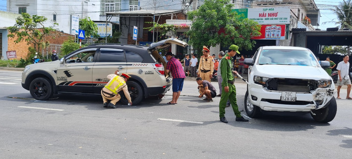 Công tác cứu hộ và khám nghiệm hiện trường đang được triển khai.
