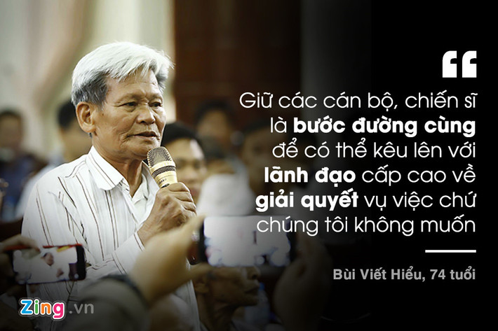 Tại buổi đối thoại với Chủ tịch Hà Nội vào trưa 22/4, ông Bùi Viết Hiểu (74 tuổi, người dân thôn Hoành) - người dân đầu tiên phát biểu đã chia sẻ người dân thôn Hoành giữ cán bộ là vì bước đường cùng.