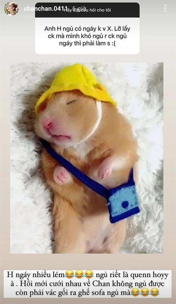Mới đây, khi mở Q&A để trò chuyện cùng cư dân mạng, một người hỏi về chuyện Xemesis khi ngủ có ngáy không và lỡ đã khó ngủ rồi mà chồng lại ngáy thì phải làm sao.
