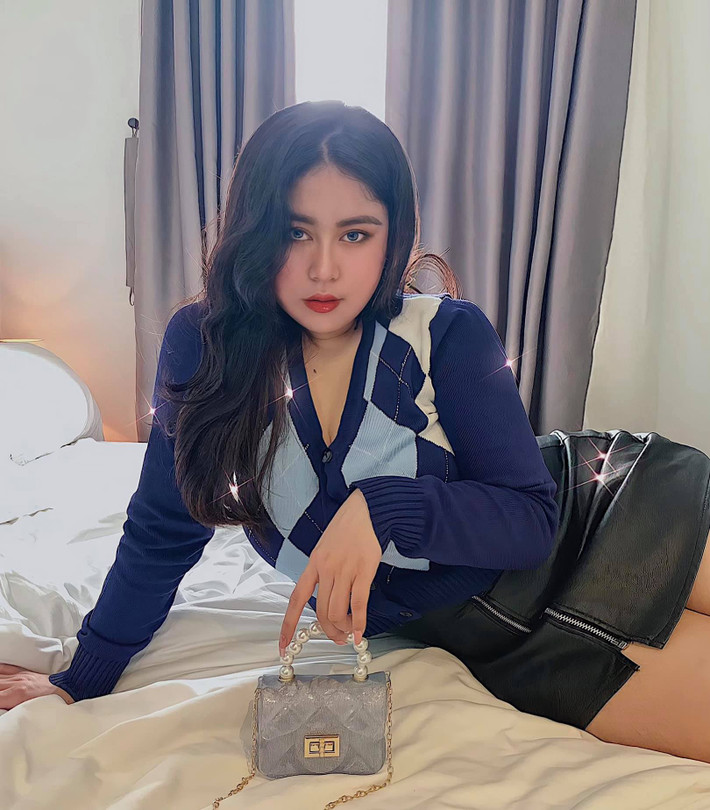 Cô nàng tiết lộ mình đã tự chủ được kinh tế và phụ giúp cha mẹ nên càng được gia đình tin tưởng. Ảnh: FBNV