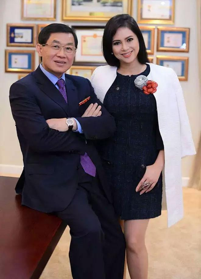 Soi chiếu với hình ảnh trẻ trung, xinh đẹp ngày trước, có thể nhìn thấy sau bao năm vẻ đẹp của Thủy Tiên không phai nhòa.