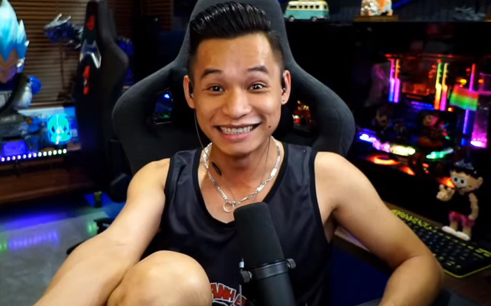Sau những lùm xùm đó, nam streamer đã nhanh chóng đáp trả, anh cho biết làm mình livestream và nhận tiền ủng hộ không qua tài khoản ngân hàng nên không thể sao kê được.