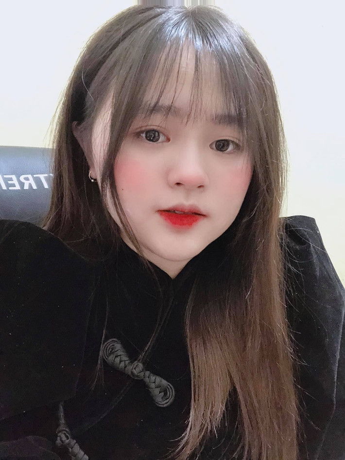 Cô nàng cũng từng tận dụng sự nổi tiếng đó để kinh doanh tuy nhiên lại nhận về nhiều ý kiến trái chiều.