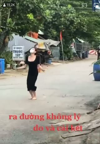 Được biết, sự việc xảy ra tại Phú Quốc, tỉnh Kiên Giang. Đoạn clip sau khi được đăng tải khiến cộng đồng mạng để lại nhiều bình luận.