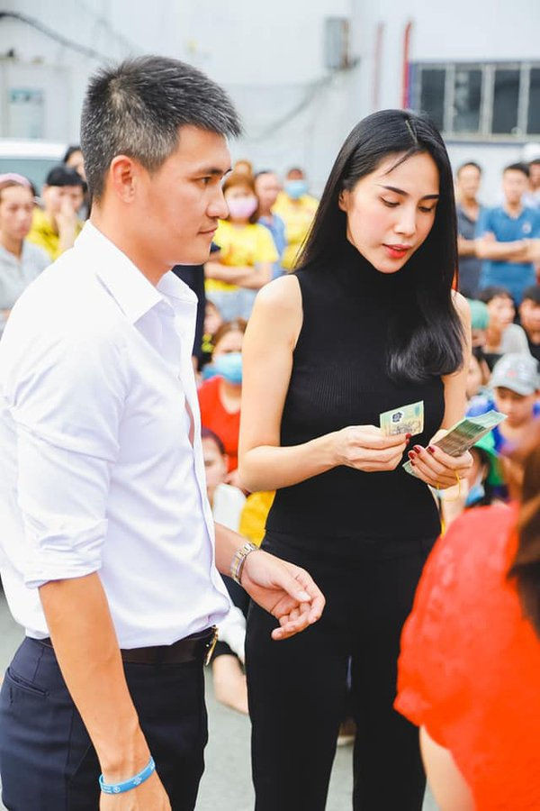 Sau khi gọi đích danh tên của nữ CEO, Công Vinh đáp trả và yêu cầu bà Phương Hằng đưa ra đủ bẳng chứng để khẳng định những tin đồn đó là đúng sau 2 ngày. Ngoài ra, Công Vinh một lần nữa nhấn mạnh vợ chồng anh sẽ sao kê đầy đủ, tất cả minh chứng trước và sau chuyến đi từ thiện để mọi người nhìn thấy sự thật.