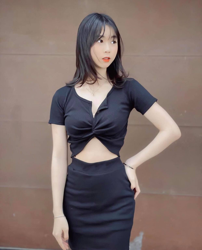 Chồng Chi Bé cũng có tuổi đời còn khá trẻ, sinh năm 2002. Trên trang cá nhân, cặp đôi thường xuyên khoe những khoảnh khắc ngọt ngào, tình cảm như mới yêu.