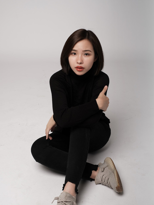 Đây là một trong những bức ảnh thời trẻ hiếm hoi của vợ Công Phượng xuất hiện trên mạng xã hội từ sau khi sinh con đầu lòng.