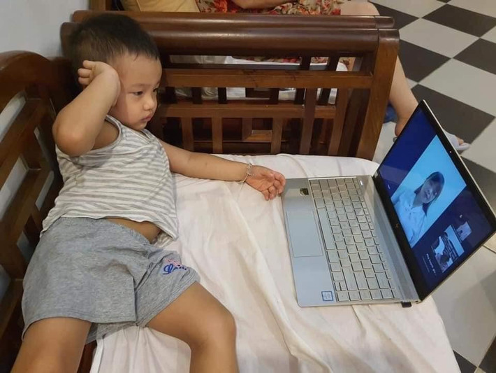 Tình trạng chung của hội học trò khi học online: buồn ngủ mà không biết phải làm sao.