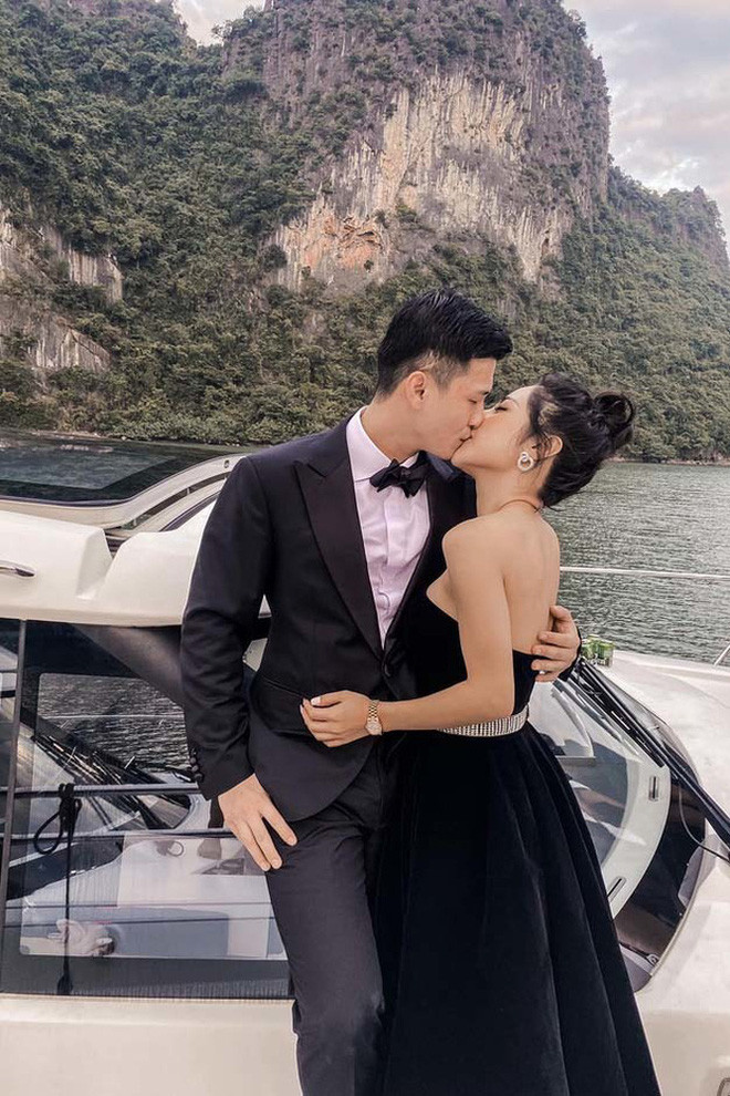 Dạo gần đây, Huỳnh Anh liên tục chia sẻ cuộc sống hạnh phúc bên vợ là MC Bạch Lan Phương.