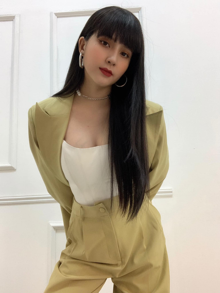 Cô nàng nhanh chóng lấy lại vóc dáng thon gọn, gương mặt vốn xinh đẹp nay trở nên sắc sảo hơn. Ảnh: FBNV