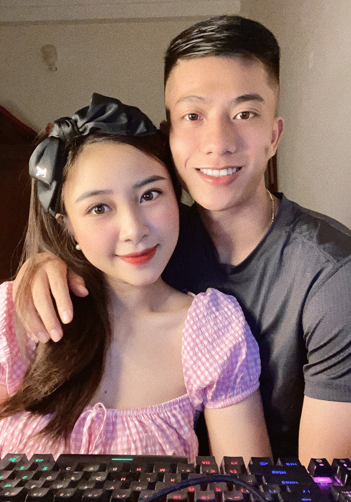 Mới đây, cặp vợ chồng này thêm một lần làm người hâm mộ phải bất ngờ khi sớm đón thêm thành viên mới sau bé Dâu Tây.