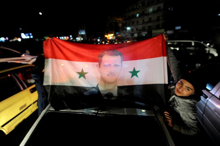 Một hình ảnh khác trong buổi tối lịch sử ở Aleppo. Ảnh Reuters