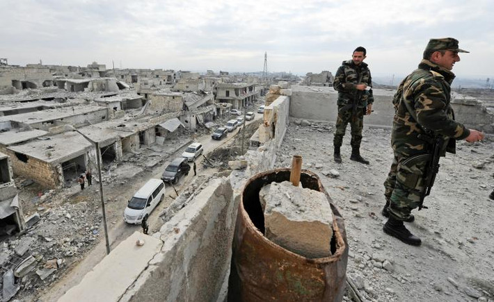 Lực lượng chính phủ Syria ở quận Sheikh Saeed. Ảnh Reuters