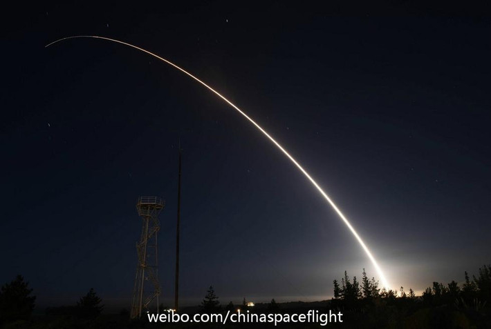 Mỹ vừa phóng thử nghiệm tên lửa đạn đạo Minuteman III vào hồi 23:39 hôm 8/2 vừa qua. Đây là hệ thống tên lửa liên lục địa của Mỹ được phát triển từ thời chiến tranh lạnh. Nguồn ảnh: QQ.