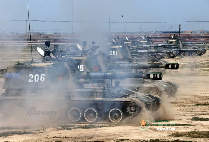 Type 83 có trọng lượng tổng cộng chỉ 30 tấn và sở hữu một khẩu pháo cỡ nòng 152mm với chiều dài nòng bằng 27 lần đường kính nòng. Tầm bắn tối đa của Type 83 tuỳ từng loại đạn có thể đạt từ 17,2 tới 22 km. Nguồn ảnh: Sina.
