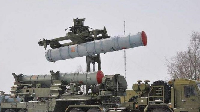 Cuối cùng, F-35 vốn dĩ cũng được thiết kế để làm nhiệm vụ như một cường kích cơ - nghĩa là nó sẽ có khả năng tấn công và tiêu diệt các tổ hợp S-400 từ trên không. Vậy nên với những tổ hợp S-400 hoạt động độc lập không có hệ thống cảnh báo sớm, việc đối đầu với F-35 có vẻ như là cực kỳ nguy hiểm. Nguồn ảnh: Times.