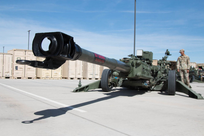 Theo đó khẩu lựu pháo này của người Anh có tên là M777 do hãng BAE Systems chế tạo và được biên chế chính thức cho Thủy quân Lục chiến và Lục quân Mỹ từ năm 2005. Nguồn ảnh: BI.