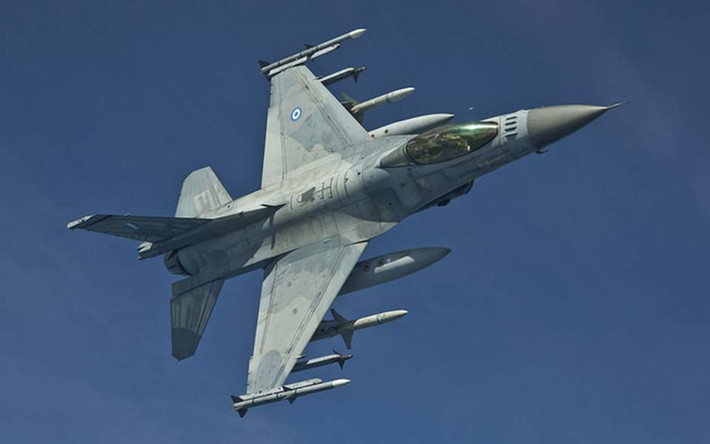 Ra đời từ năm 1974, tới nay gần như mọi lỗi trên chiến đấu cơ F-16 đã được khắc phục triệt để. Tiêm kích F-16 thực tế cũng được đánh giá là một chiến đấu cơ bền bỉ, dễ hoạt động, phù hợp với cả các lực lượng Không quân "con nhà nghèo" như Đài Loan, Iraq, Venezuela,... Nguồn ảnh: Loneruin.