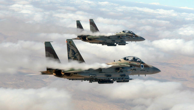 Đó chính là dàn chiến đấu cơ F-15I trong tay Không quân Israel hiện tại. Đây là loại chiến đấu cơ tương tự như F-15E của Mỹ nhưng được Israel tối ưu hoá khả năng tấn công mặt đất và được sử dụng như một cường kích cực kỳ nguy hiểm. Nguồn ảnh: ISAF.