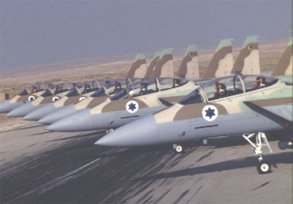 Khi tác chiến đánh đêm, F-15I có khả năng tương thích với hệ thống Sharpshooter - một pod điện tử để tác chiến ban đêm được Mỹ và Israel sử dụng cực kỳ hiệu quả trên chiến đấu cơ F-16 trước đây. Nguồn ảnh: SHA.