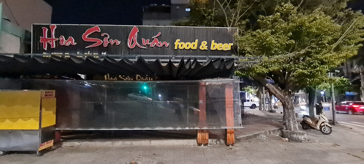 Đây từng là địa điểm quen thuộc của nhiều khách nhậu, phục vụ cả ngày lẫn đêm giờ vắng hoe.