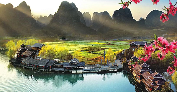 Hơn 100 năm trước, tại một ngôi làng hình thành tự nhiên thuộc về thôn Khanh Biên, thị trấn Thâm Hỗ, thành phố Tấn Giang, tỉnh Phúc Kiến có hơn 1.000 cư dân họ Tạ và một số người dân mang họ Trương cùng họ Huyền sinh sống.