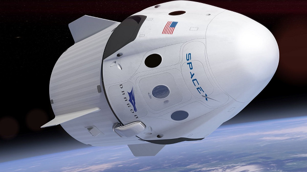 Leah Cheshier, phát ngôn viên của NASA cho biết: “Chúng tôi ở sân bay trực thăng và quan sát các thành viên phi hành đoàn trên con tàu xuyên qua bầu khí quyển. Khi đó, nó trông giống như vệt sáng sao băng, khung cảnh thực sự đáng kinh ngạc. Mọi thứ diễn ra suôn sẻ, đúng theo kế hoạch”.