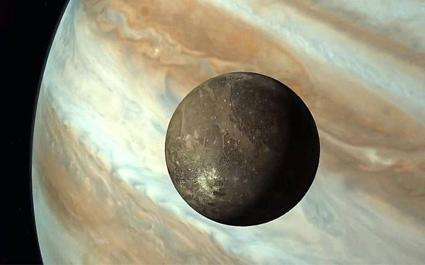Ganymede là vệ tinh tự nhiên lớn nhất của Sao Mộc và cũng là vệ tinh lớn nhất trong hệ Mặt Trời. Thậm chí nó còn lớn hơn cả Sao Diêm Vương, vốn đã từng được coi là một hành tinh.