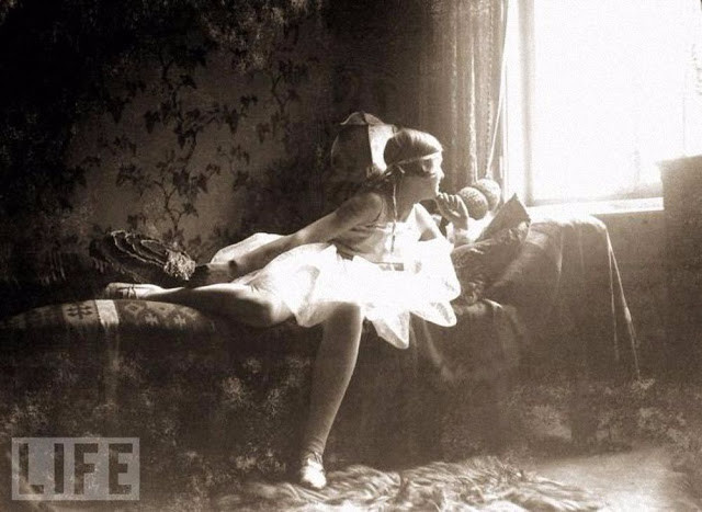 Vợ Hitler trong bộ trang phục hóa trang đầu tiên trong ảnh chụp năm 1928. Ảnh VT