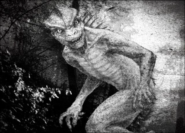 Nhiều nhà thuyết âm mưu tin rằng Reptilian đã xâm nhập Trái Đất từ thời cổ đại và kiểm soát loài người. Các nhân vật nổi tiếng như George W. Bush, Hillary Clinton được đồn liên quan đến loài này.