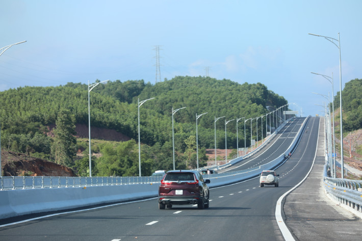 Cao tốc Vân Đồn - Móng Cái được đánh giá sẽ kết nối và thúc đẩy sự phát triển của các khu kinh tế trọng điểm trong tỉnh gồm TP Hạ Long, khu kinh tế ven biển Quảng Yên, khu kinh tế Vân Đồn và khu kinh tế cửa khẩu Móng Cái.