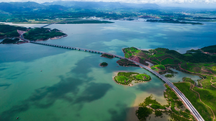 Dự án đường cao tốc Vân Đồn – Móng Cái có tổng chiều dài 80,23km với tổng vốn đầu tư hơn 14.000 tỷ đồng