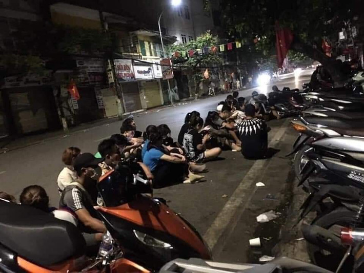 Nhiều khách xếp hàng từ 4h sáng để mua bánh. (Ảnh: CTV)