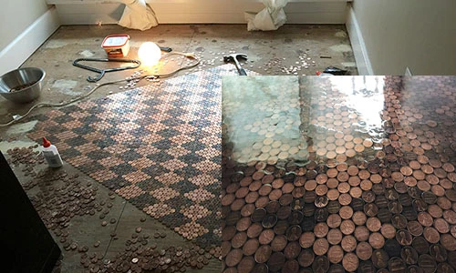 Cận cảnh trang trí sàn nhà cực lạ bằng 13.000 đồng xu