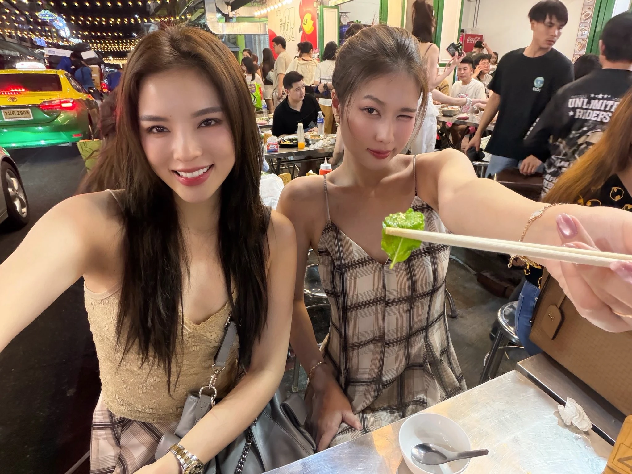 Kỳ Duyên - Thiên Ân quấn quýt khi du lịch ở Thái Lan