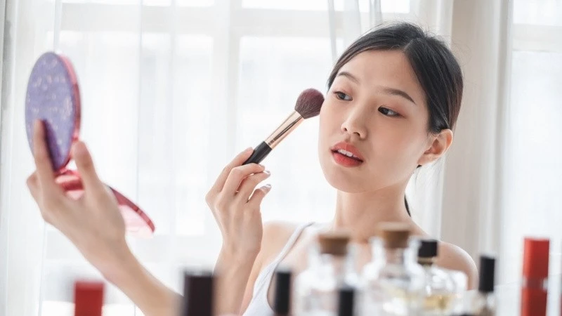 10 bí quyết giữ lớp trang điểm lâu trôi, không xuống tông cả ngày