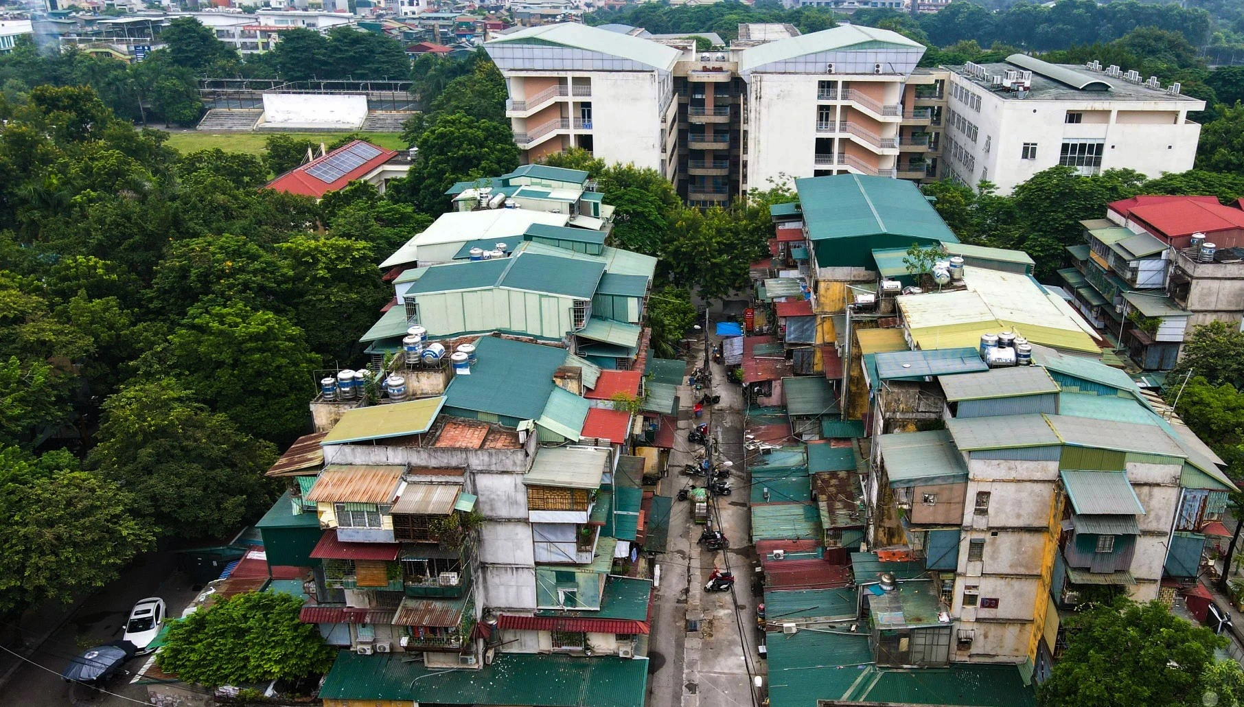 Cận cảnh khu tập thể ngập 'chuồng cọp' ở Hà Nội